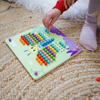 Peg mosaic with a wooden base and pattern cards