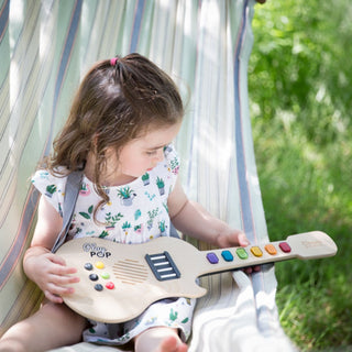 Spīdoša elektriskā koka ģitāra bērniem