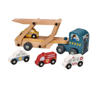 Koka rotaļu kravas auto pārvadātājs ar automašīnām