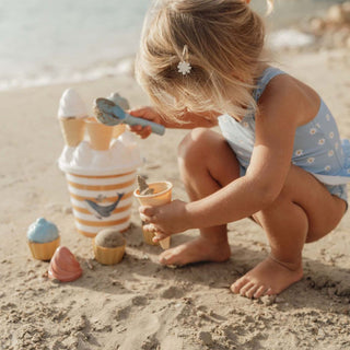 Pludmales smilšu rotaļlietu komplekts ar saldējumu un kūciņu formiņām, zils, Little Dutch

