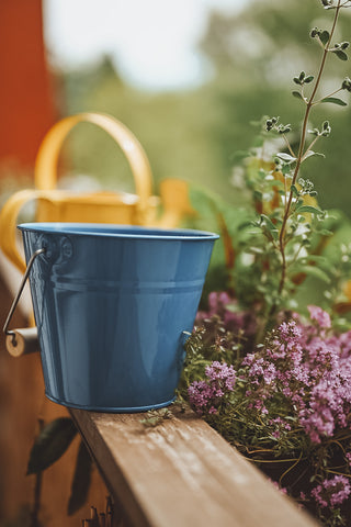 Metal garden bucket for children - blue