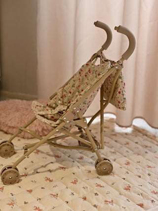 Salokāmi leļļu rati ar ziedu apdruku