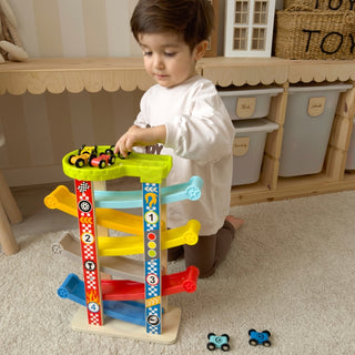 Lielā sacīkšu trase ar 6 mazajiem koka auto