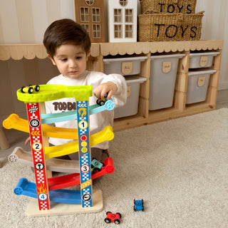 Lielā sacīkšu trase ar 6 mazajiem koka auto