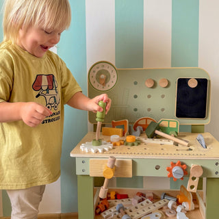 Koka meistara darbagalds bērniem ar instrumentiem un aksesuāriem