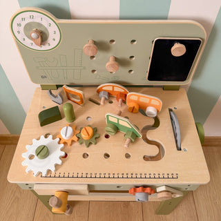 Koka meistara darbagalds bērniem ar instrumentiem un aksesuāriem