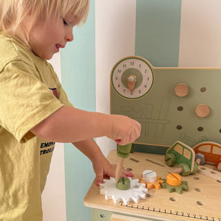 Koka meistara darbagalds bērniem ar instrumentiem un aksesuāriem