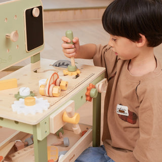 Koka meistara darbagalds bērniem ar instrumentiem un aksesuāriem