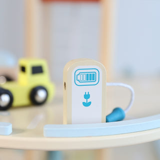 Lielais rotaļu koka parkings ar auto- eko enerģija