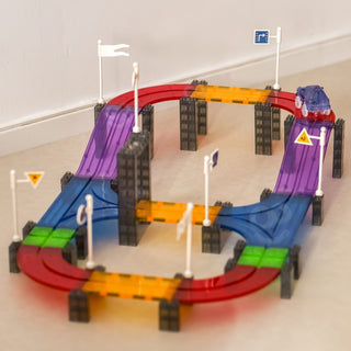 Lielā magnētiskā trasīte ar elektrisko led automašīnu, magnētisko bloku konstruktors 137 gab