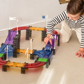 Lielā magnētiskā trasīte ar elektrisko led automašīnu, magnētisko bloku konstruktors 137 gab