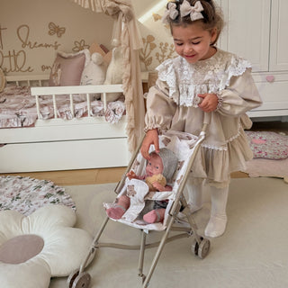 Salokāmi leļļu rati ar lācīšu apdruku