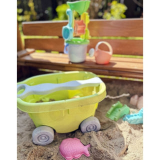 GREEN Bio smilšu rotaļlietu komplekts- ratiņi ar 12 smilšu un ūdens rotaļlietām, zgatavots no kviešiem!