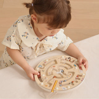 Attīstoša montessori rotaļlieta bērniem koka labirints ar magnētiskām lodītēm bumbiņām un zīmuli