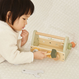 Koka instrumentu kaste bērniem ar darbarīkiem