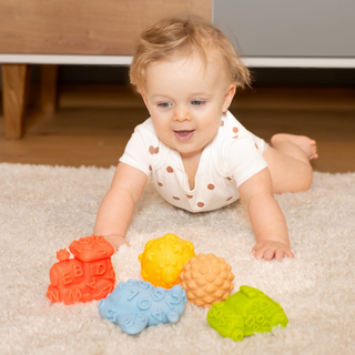 2 in 1 sensoro rotaļlietu komplekts- sensorās masāžas bumbiņas un transportlīdzekļi, 5 gab, bez caurumiņiem