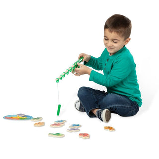 Catch and Count! Melissa & Doug Magnetic Fishing Game with 2 Reels