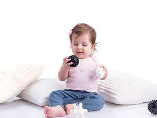 4 sensory massage balls for babies Black and White, different textures, diameter 6.5 cm